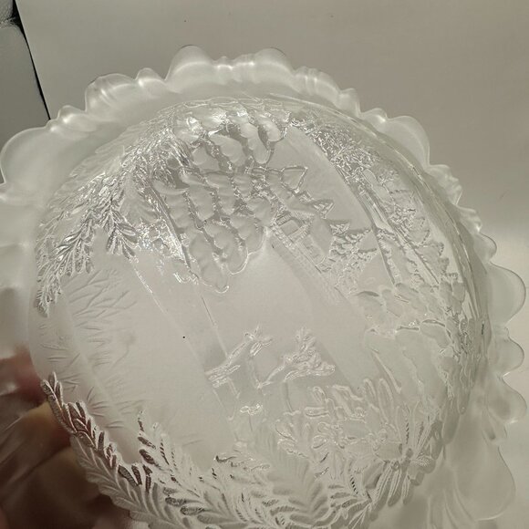 Mikasa Crystal Serving Bowl Winter Dreams Satin Frosted Glass Etched Scene VNTG - Picture 3 of 4